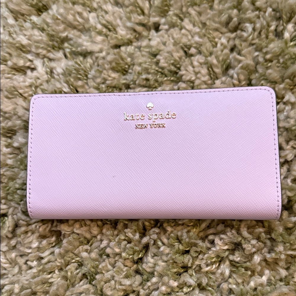 Kate Spade Light Pink Wallet …
Valentines Day ❤️❤️❤️❤️
